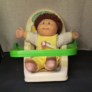 VINTAGE 1983 CABBAGE PATCH KIDS DOLL & CARRIER CRADLE Brown Hair AND EYES